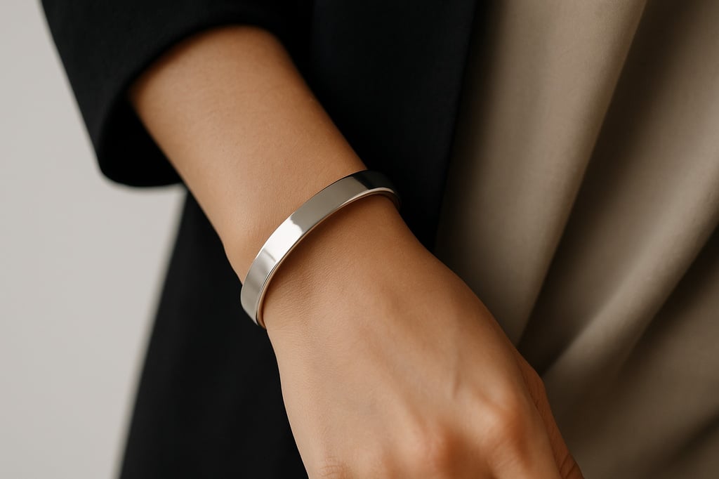 modern_minimalist_silver_cuff_on_wrist